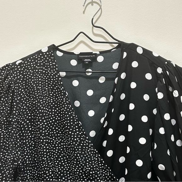 ASOS Wednesday's Girl Curve mini wrap tea dress in mix spot print plus-size: 26 - Picture 3 of 7